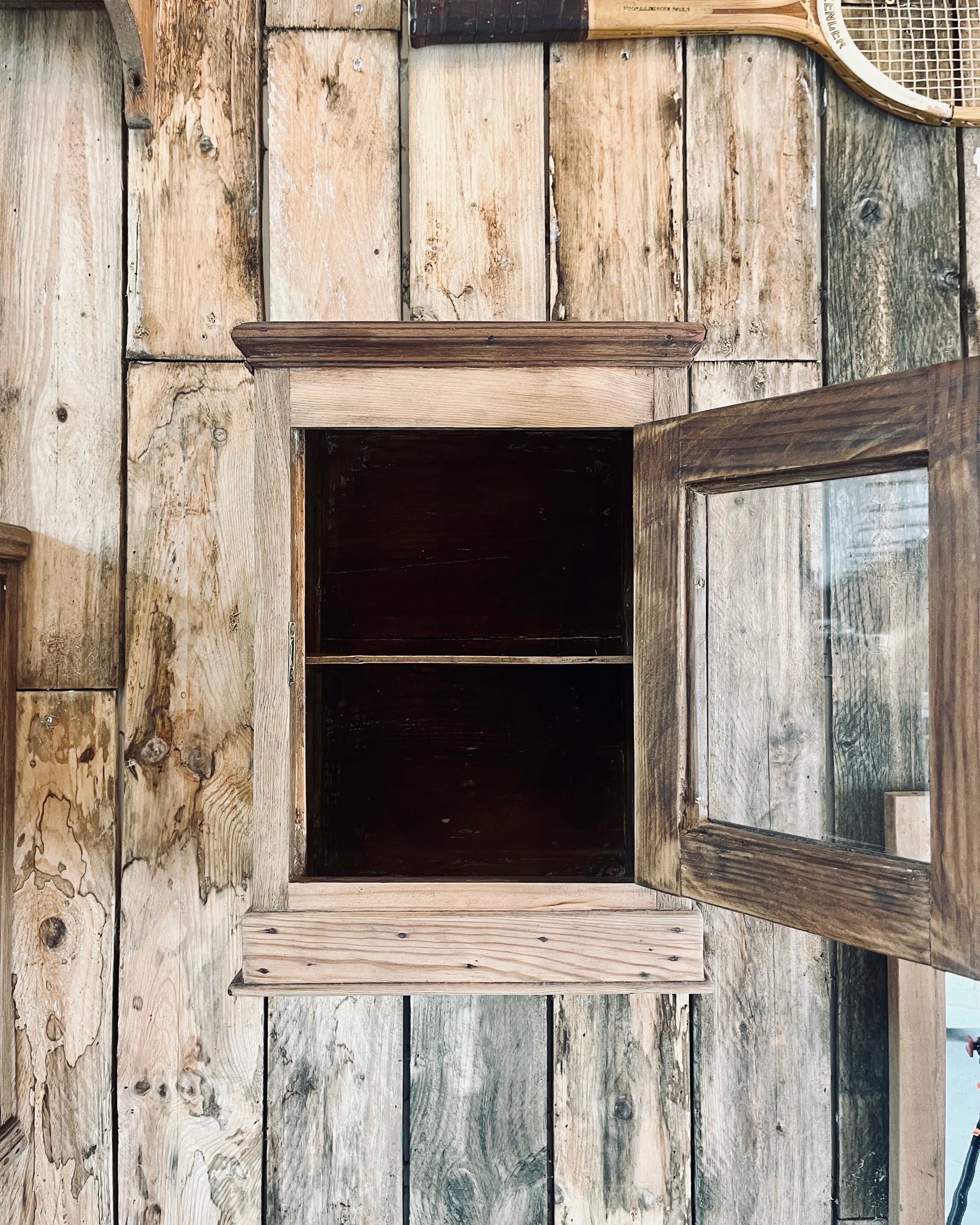 Petite armoire vitrée