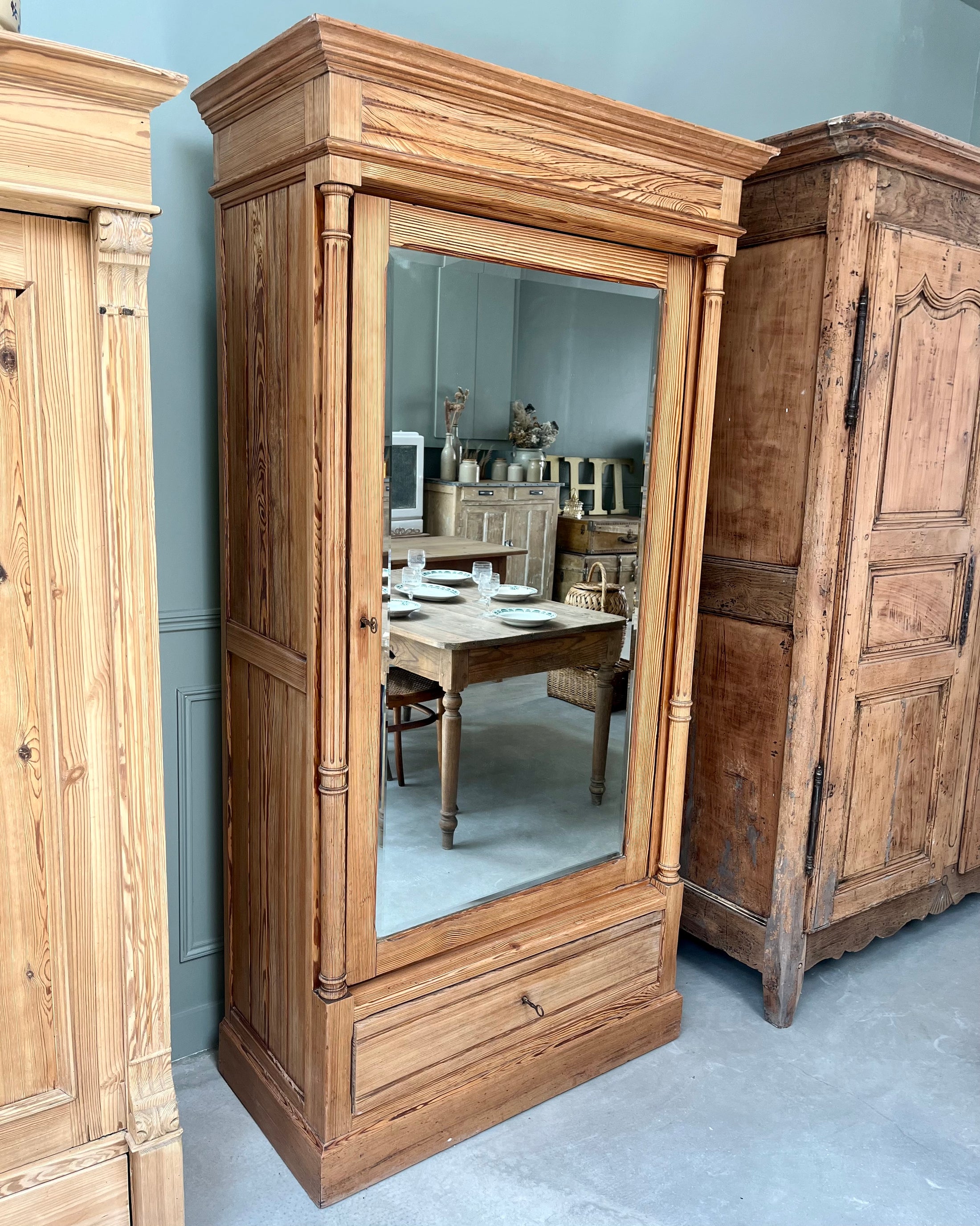 Armoire anglaise avec miroir