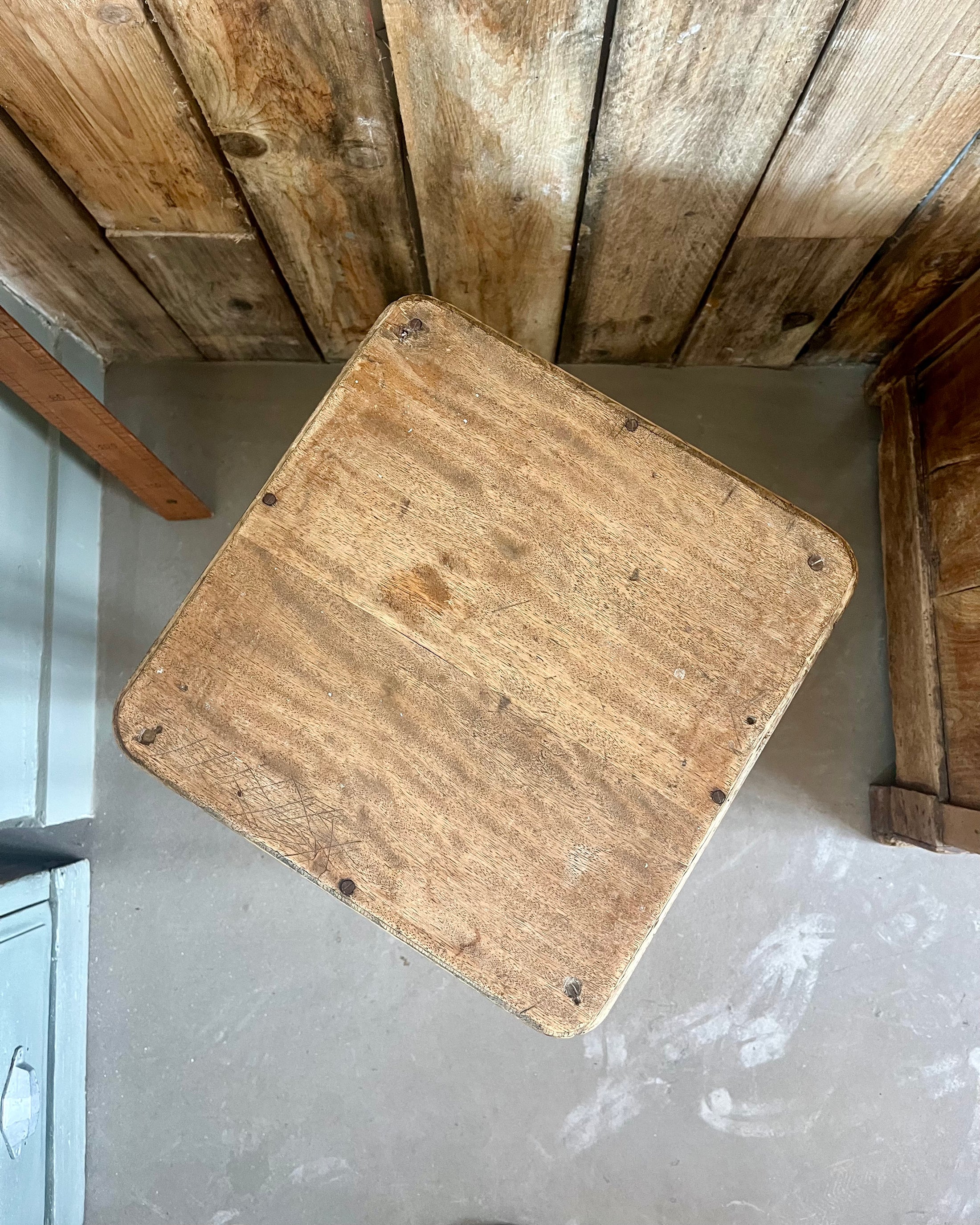 Tabouret d’atelier en bois