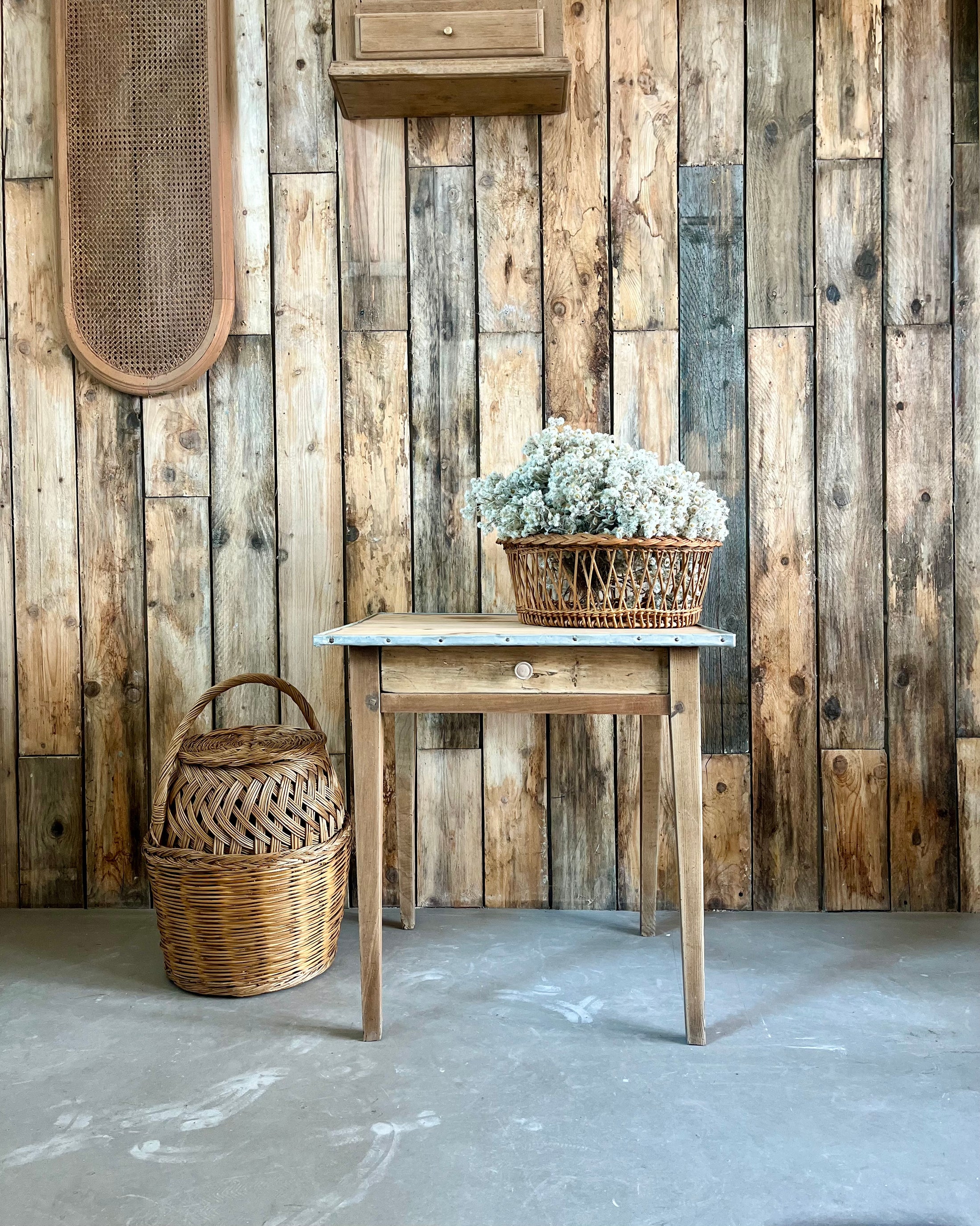 Table en bois et métal