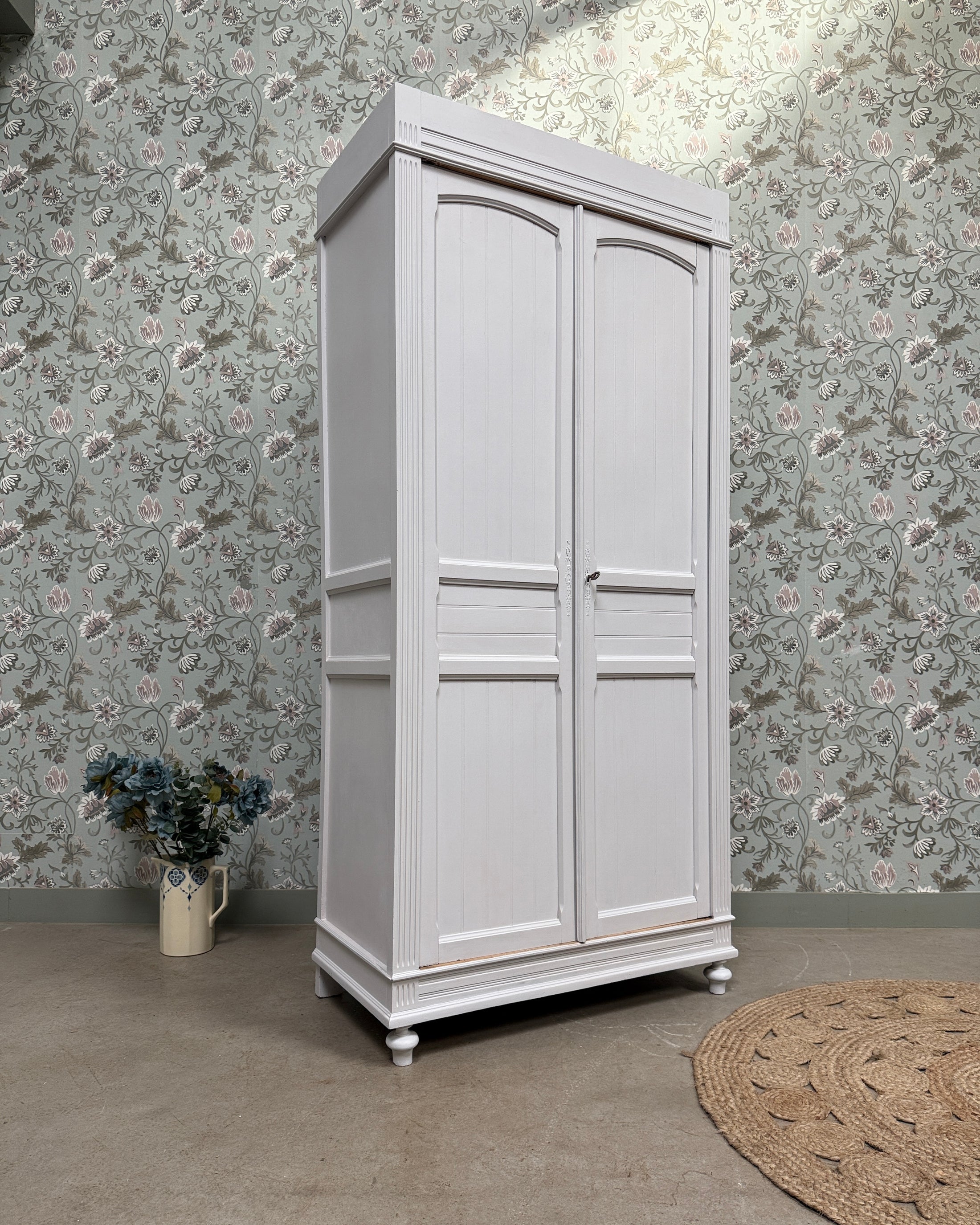 Armoire parisienne blanc cassé