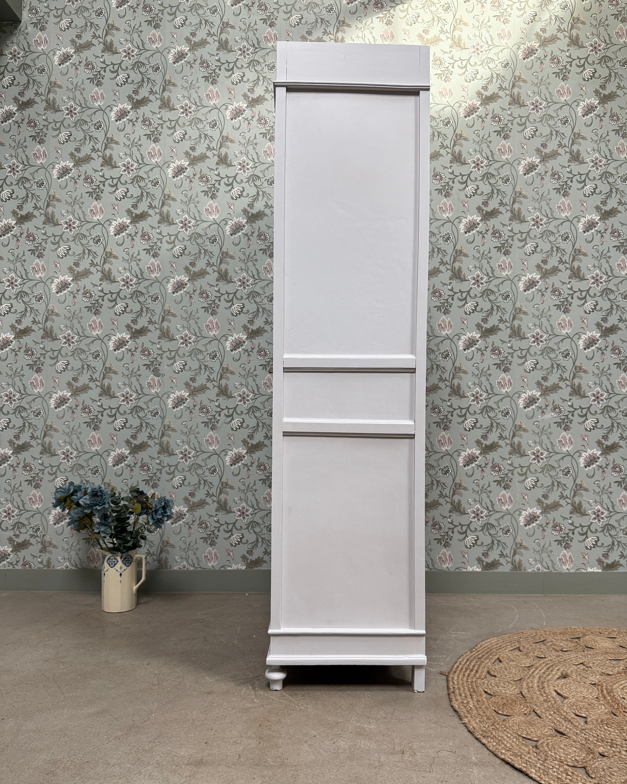 Armoire parisienne blanc cassé