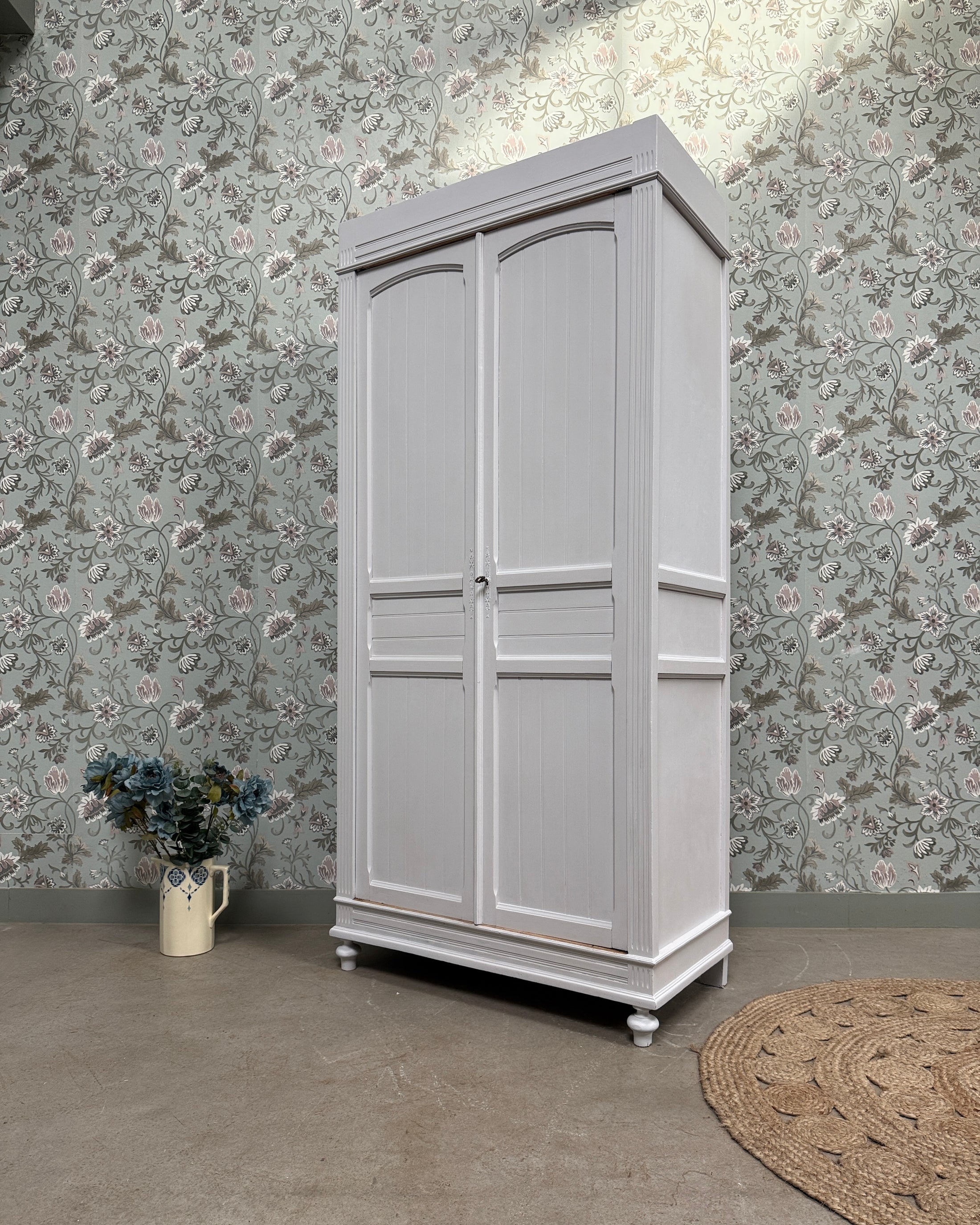 Armoire parisienne blanc cassé