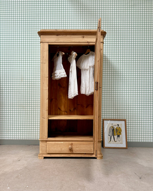 Armoire anglaise en pin