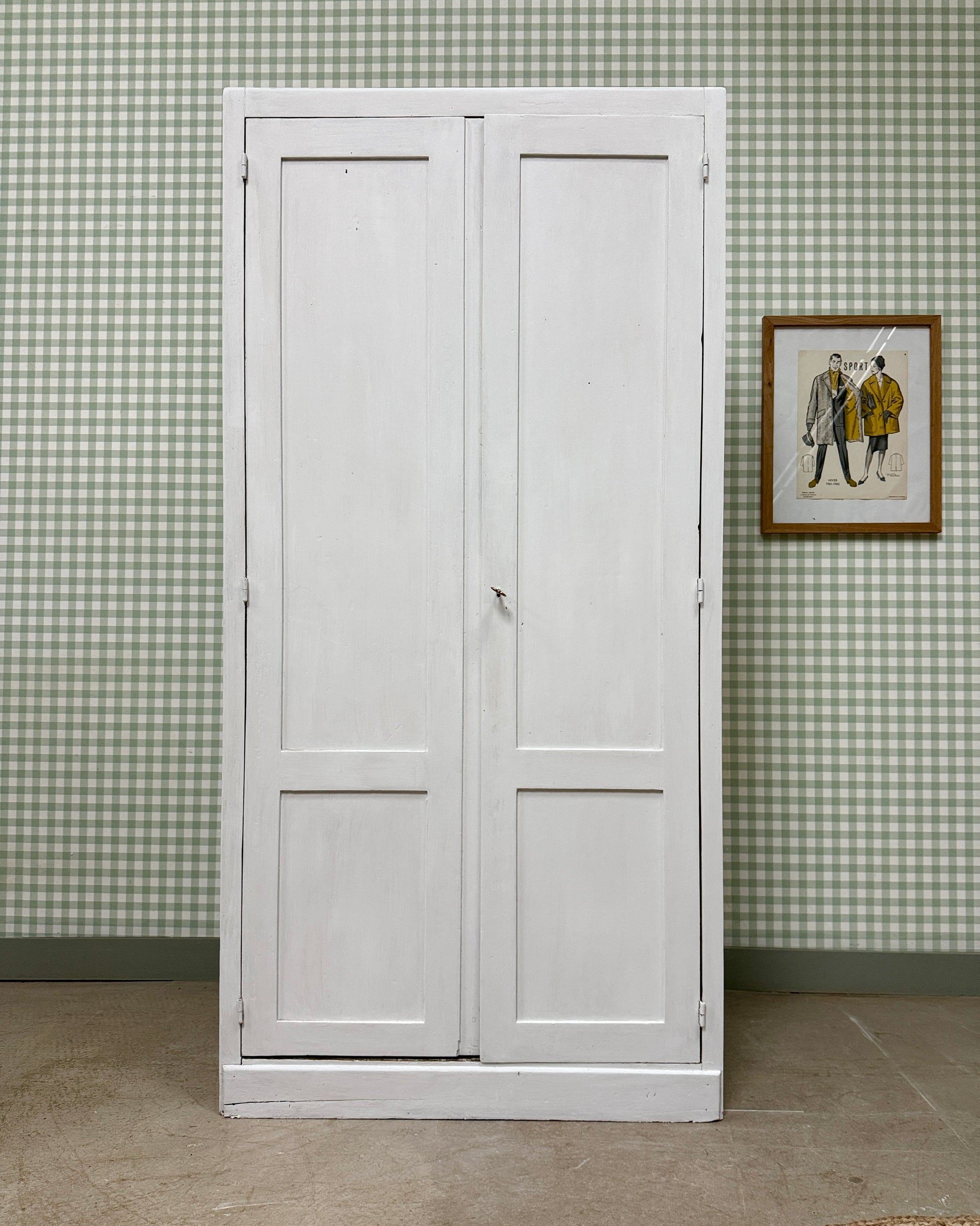 Armoire parisienne patinée