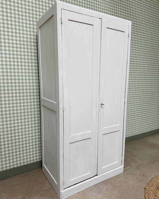 Armoire parisienne patinée