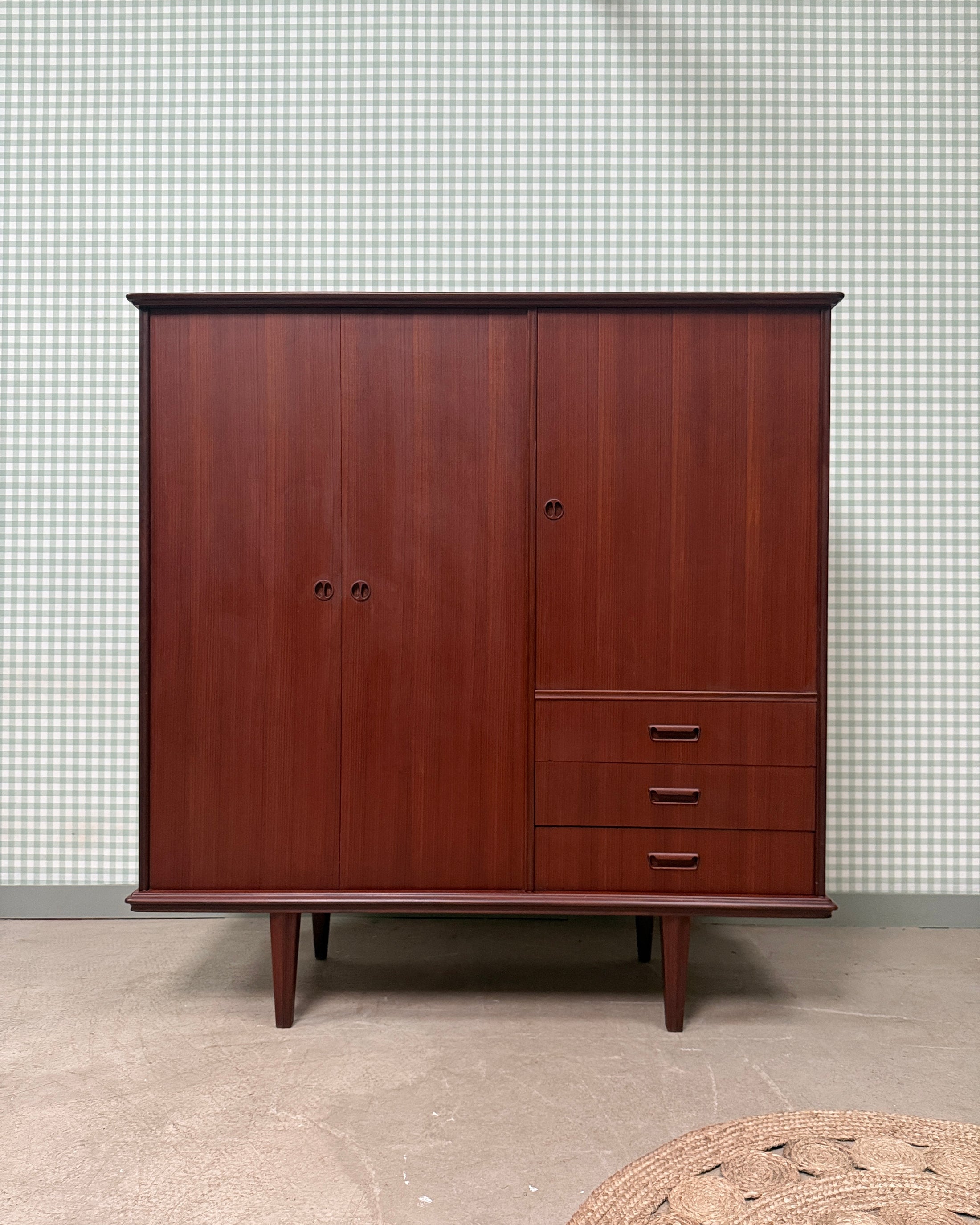 Armoire scandinave vintage en teck