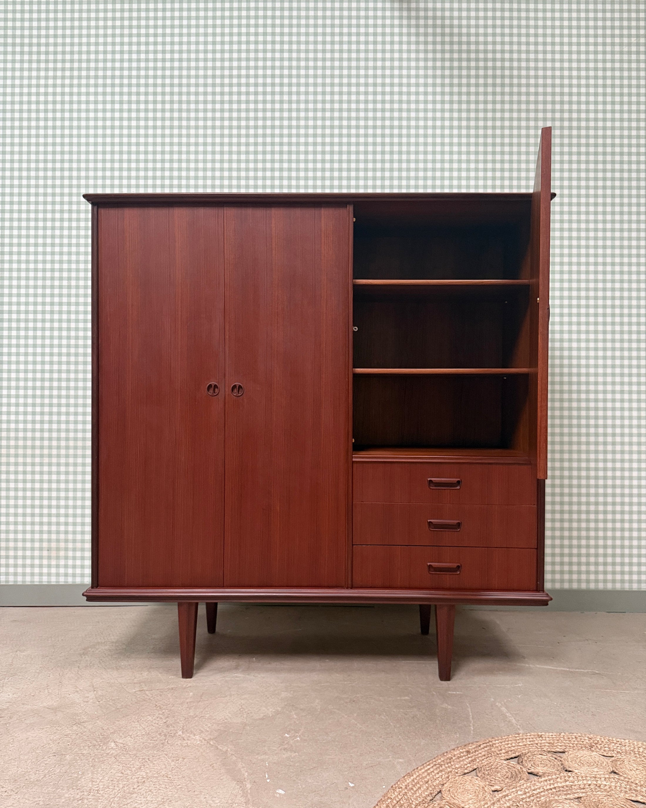 Armoire scandinave vintage en teck