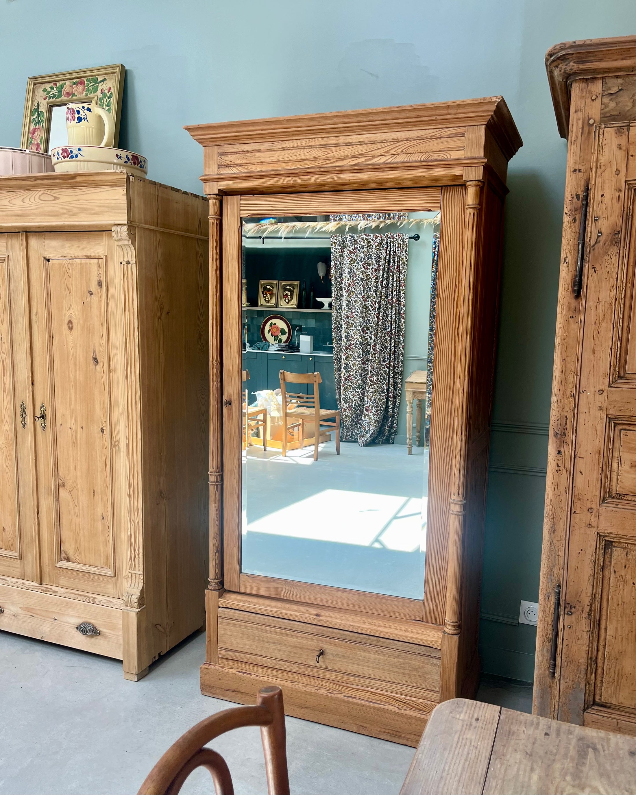 Armoire anglaise avec miroir