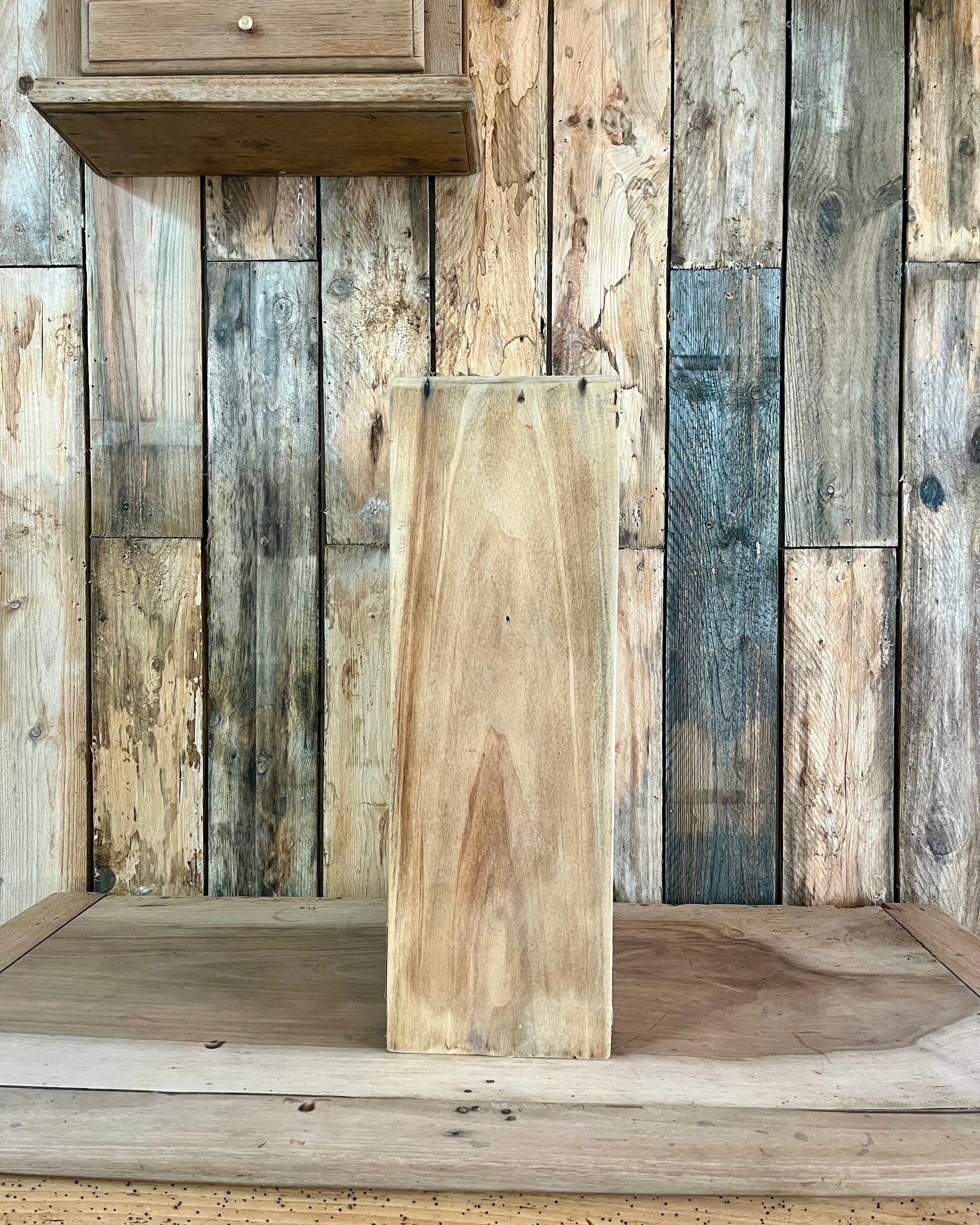 Petite armoire en bois et verre martelé