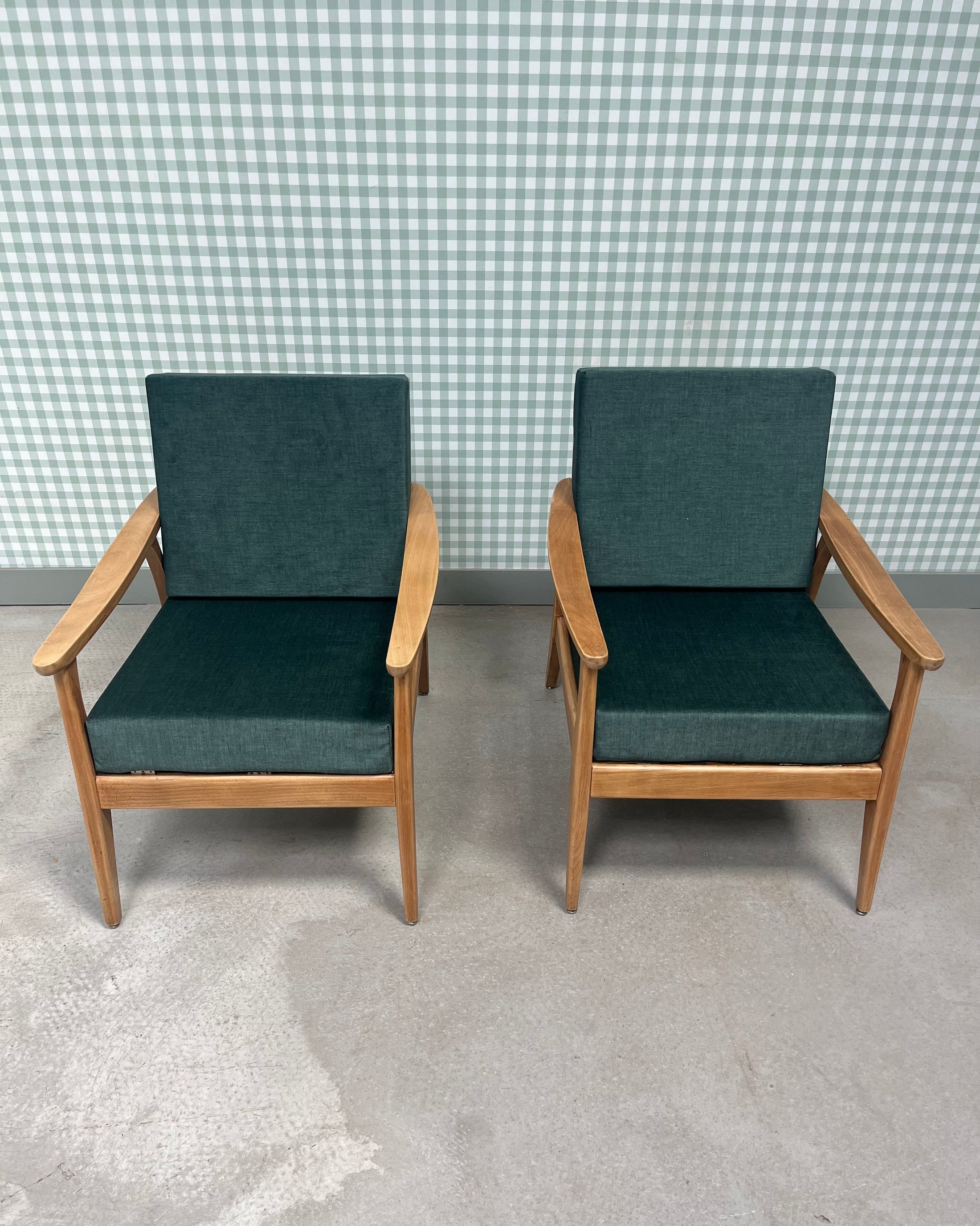 Canapé et fauteuils boomerang scandinaves