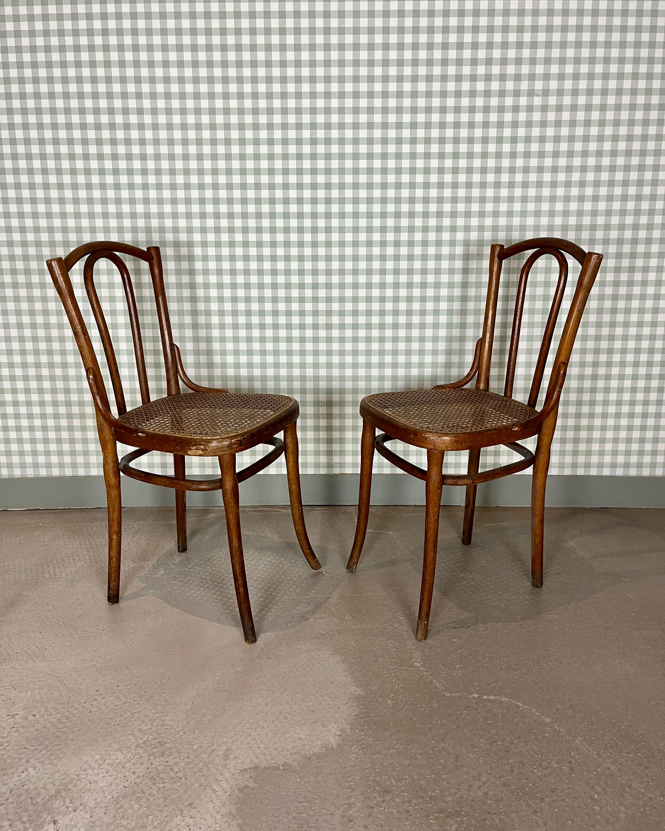 Paire de chaises Thonet bois et cannage