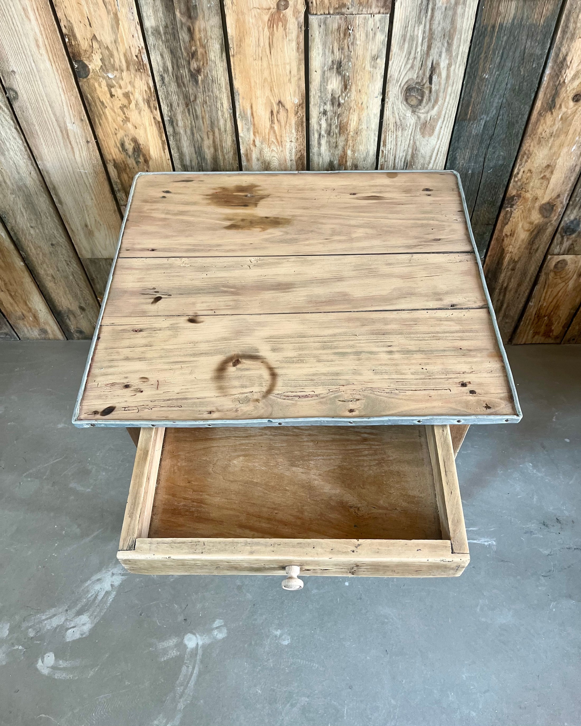 Table en bois et métal