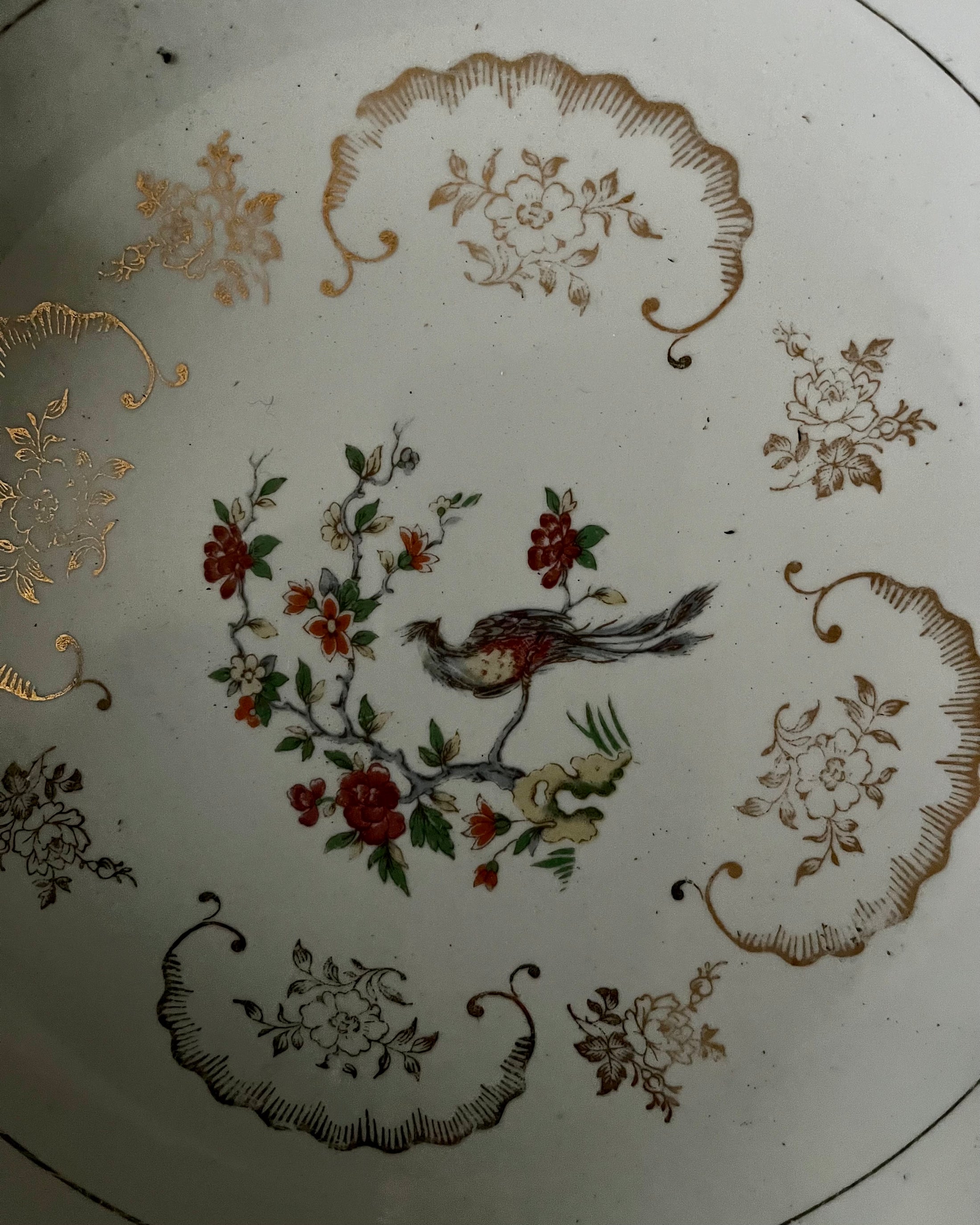 11 assiettes creuses en porcelaine